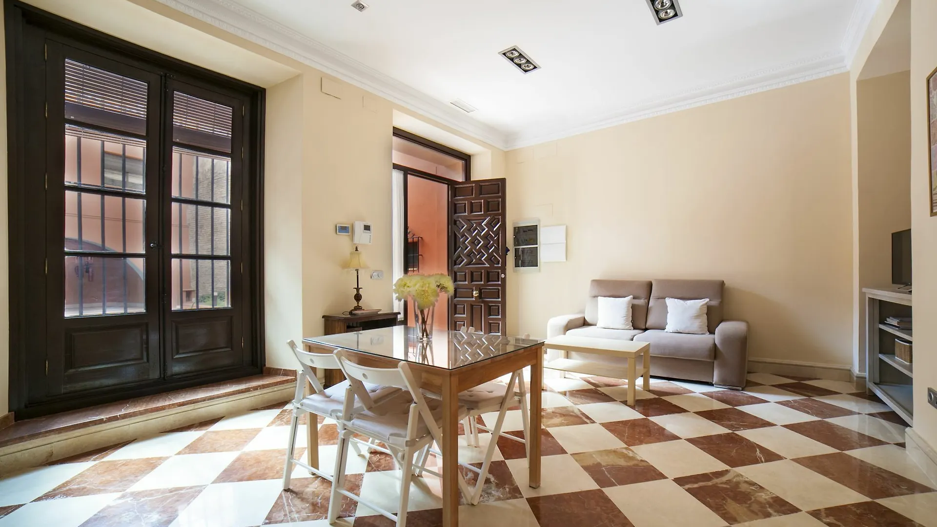 Alohamundi Quevedo Apartment Seville 0*,
